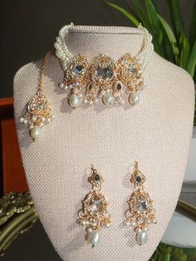 Pearl and Gold Choker Set